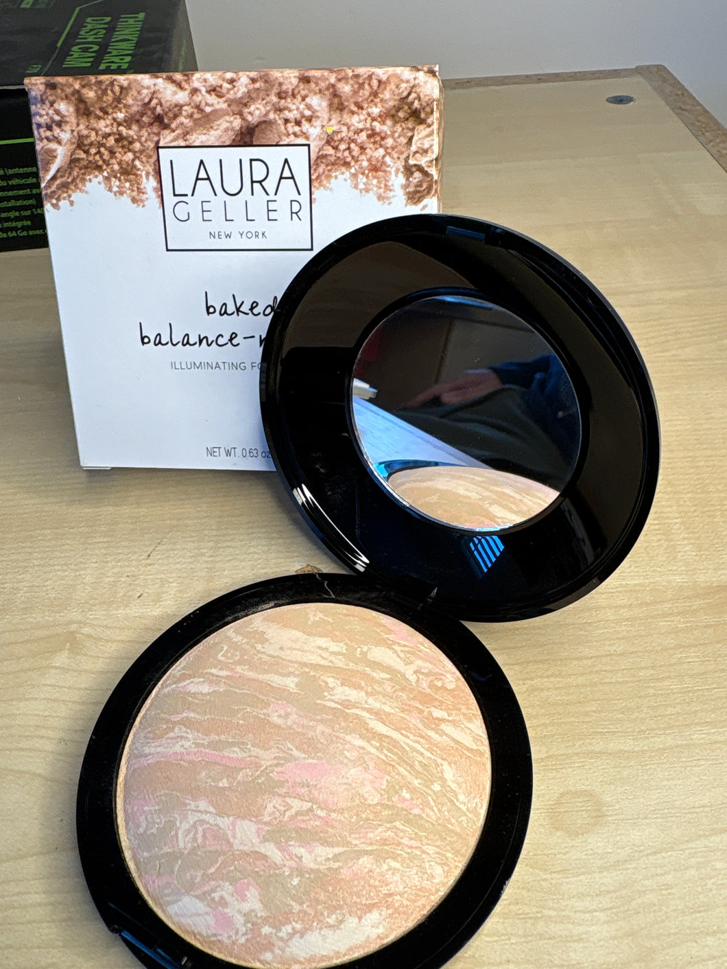 Laura Geller balance n glow